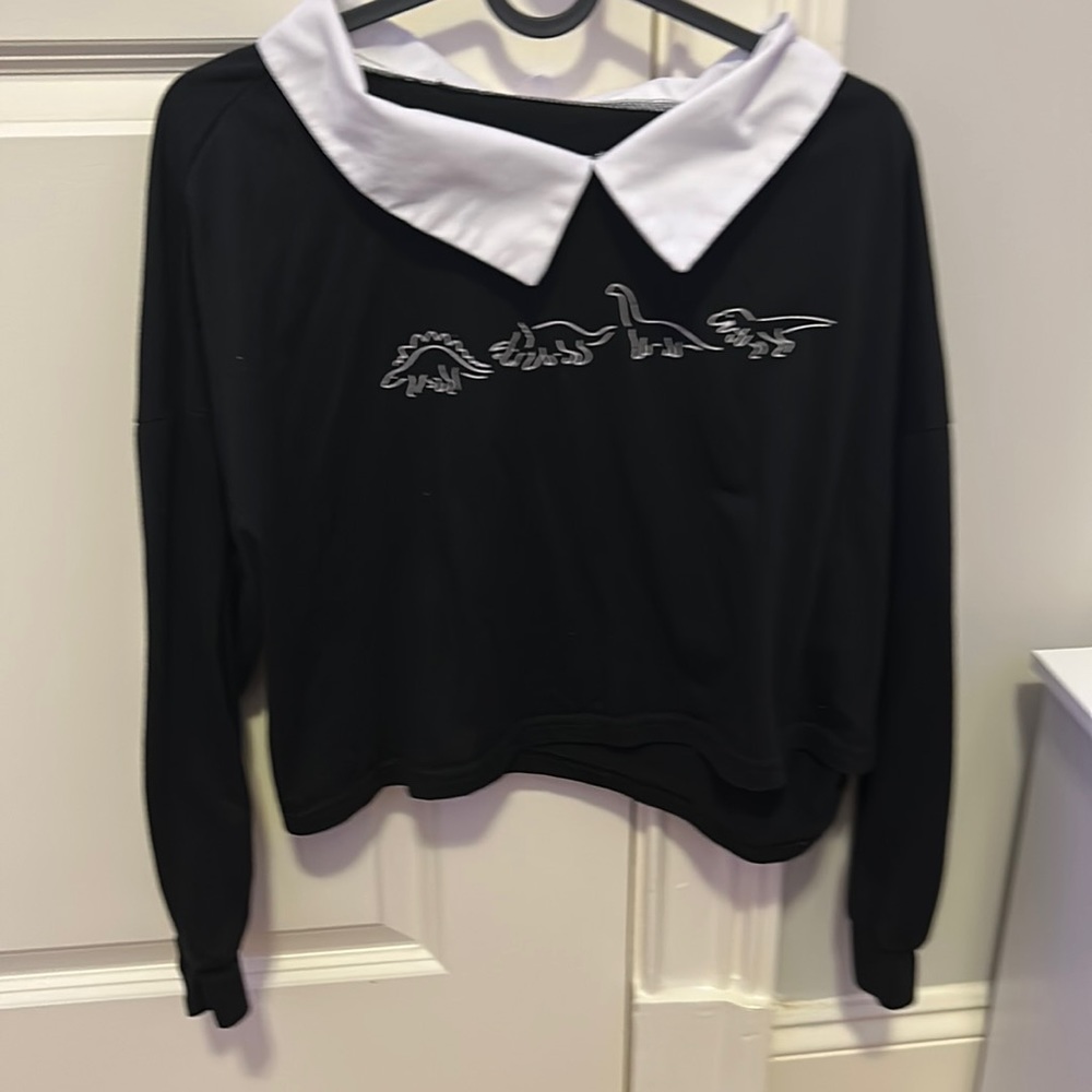 Good condition has a collar It’s brand Romwe and it’s a size XS